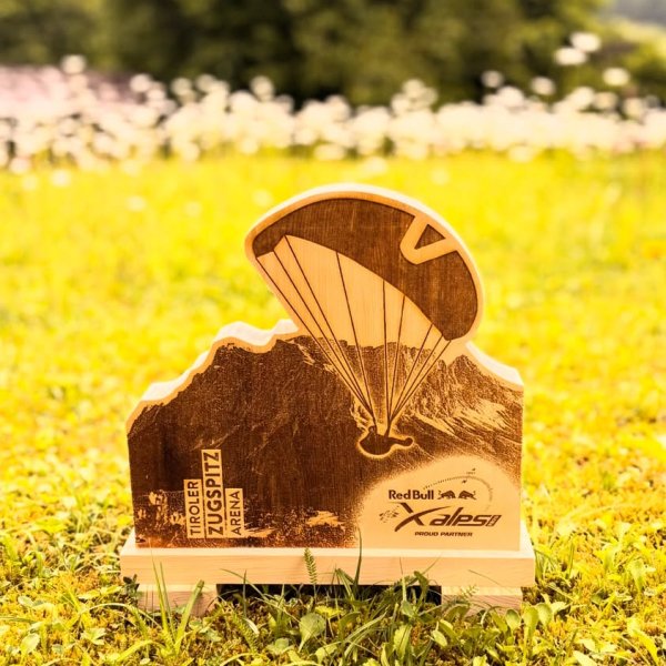 Vor einiger Zeit durften wir für den Tourpoint der @redbullxalps ??️ in der @tirolerzugspitzarena Trophäen aus Zirbenh...