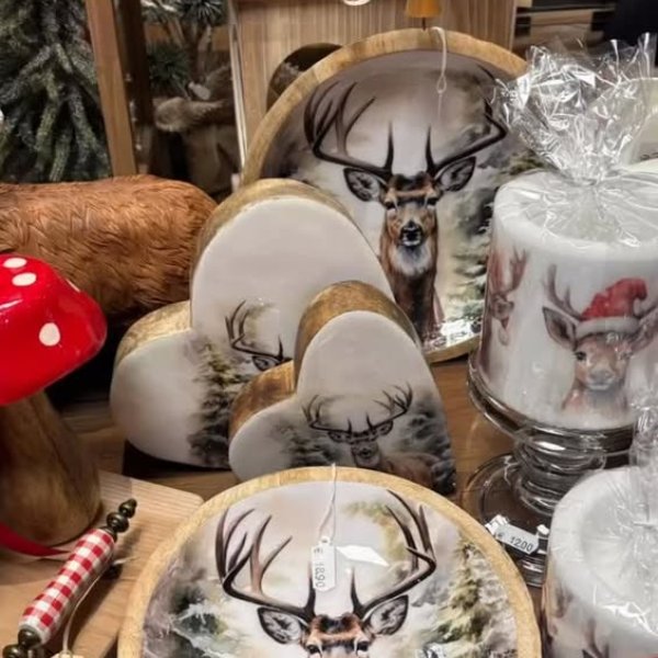 Die Weihnacht ist bei uns eingezogen! ✨? In unserem Geschäft erstrahlt nun alles im warmen Glanz der Adventszeit. Mit f...
